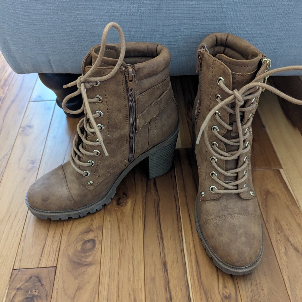 G By Guess Jaydyn Combat Boot Size 7.5 - image 3